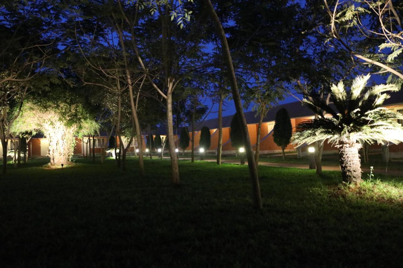 Celebrity Resort Chennai Tambaram Extérieur photo
