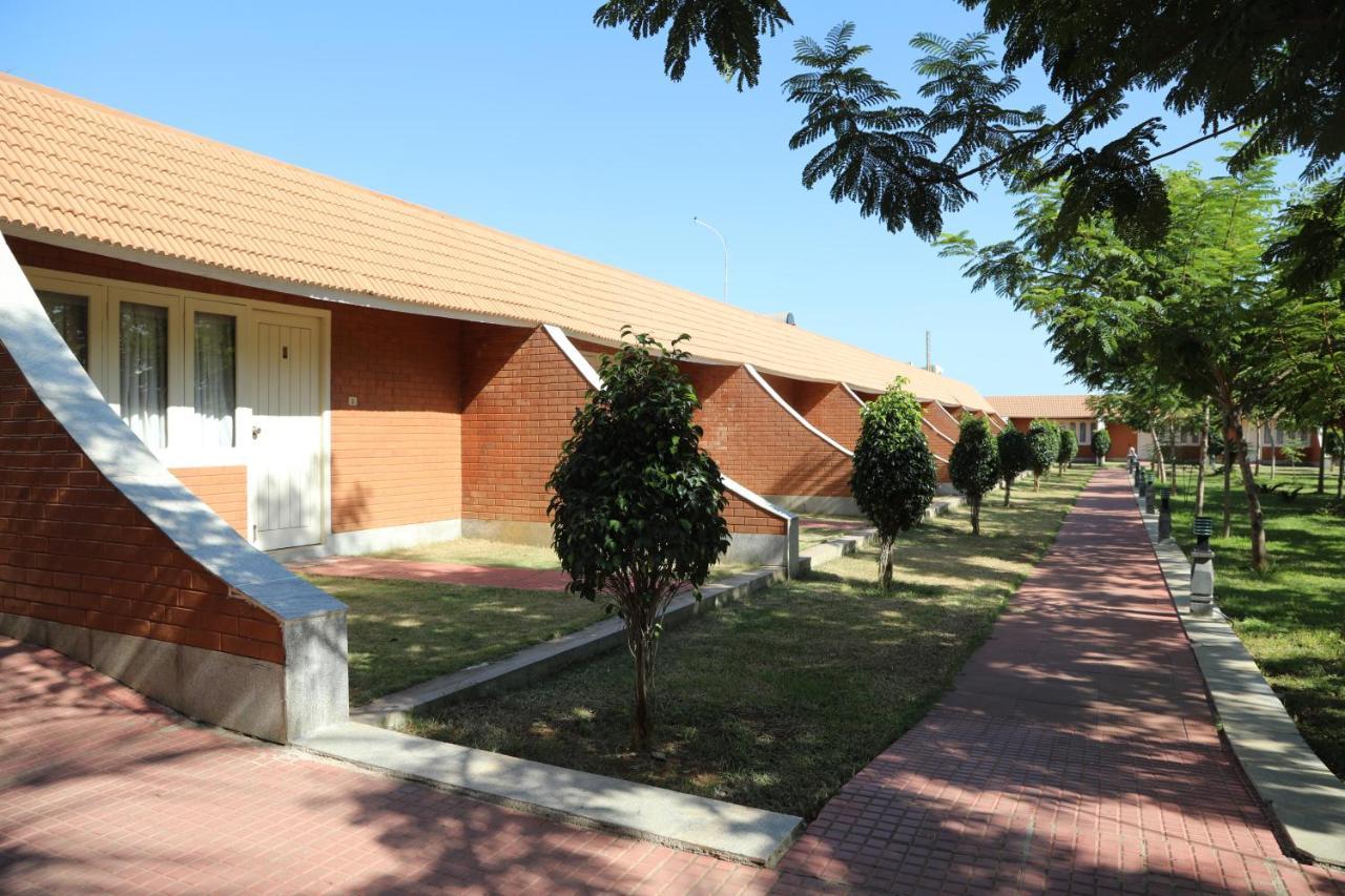 Celebrity Resort Chennai Tambaram Extérieur photo